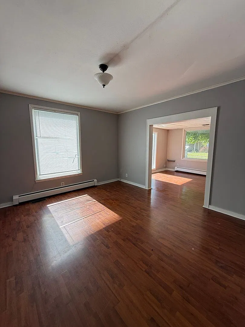201 S. Cottonwood — Photo 3