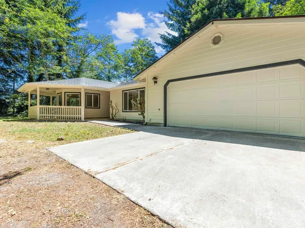 1353 Parkway Dr, Crescent City, CA 95531