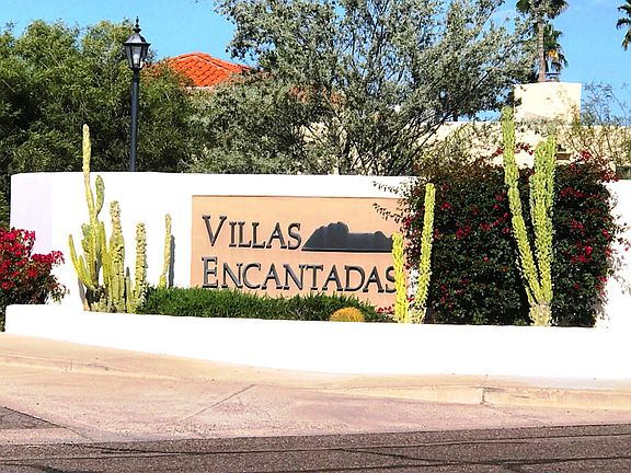 2005 Villas Entrance