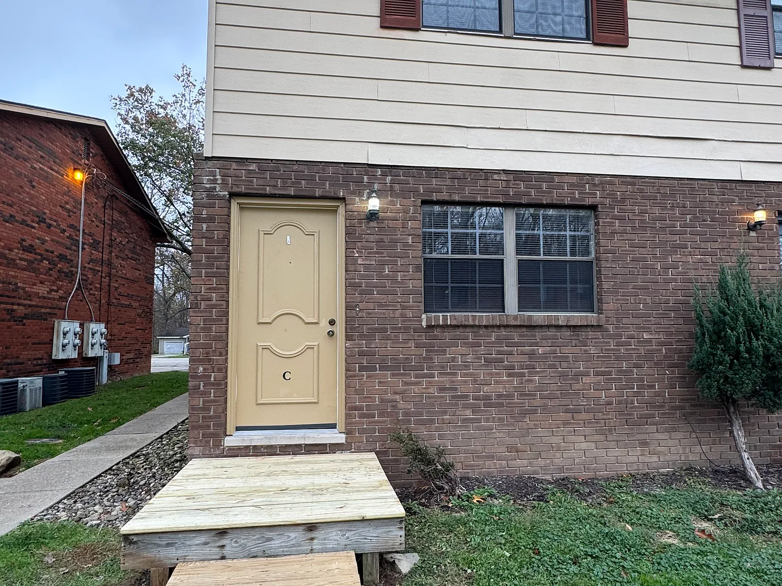 2 bed, 924 sqft, $995 — Photo 2