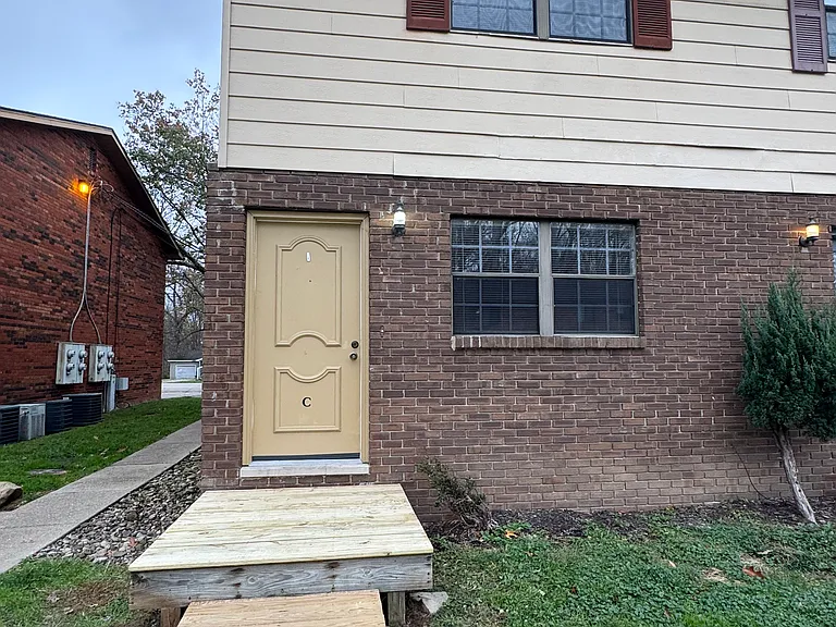 8 Garden Ln #C — Photo 2