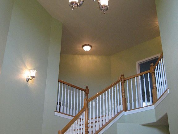 Foyer-view to landing