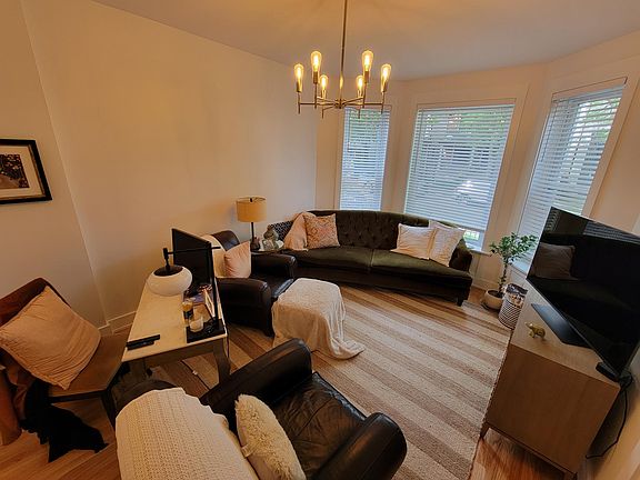 3rd image of 3333 N Oakley Ave APT 1
