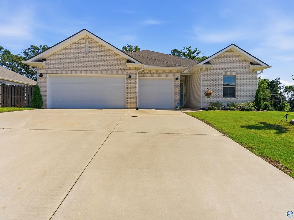 1st image of 140 Sager Cir