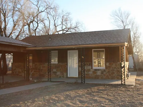 302 S Myrtle St, Sublette, KS 67877