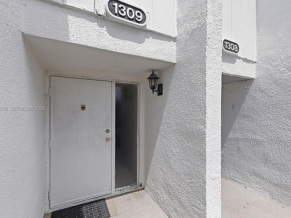 3rd image of 1309 Bridgewood Dr