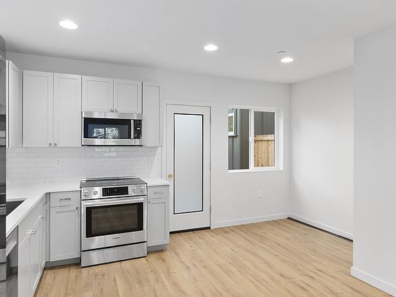5th image of 10708 19th Ave NE