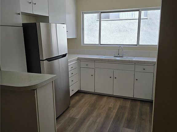 5th image of 7549 Lexington Ave APT 7