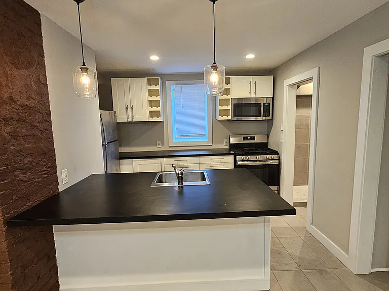 1677 State St #1B — Photo 5