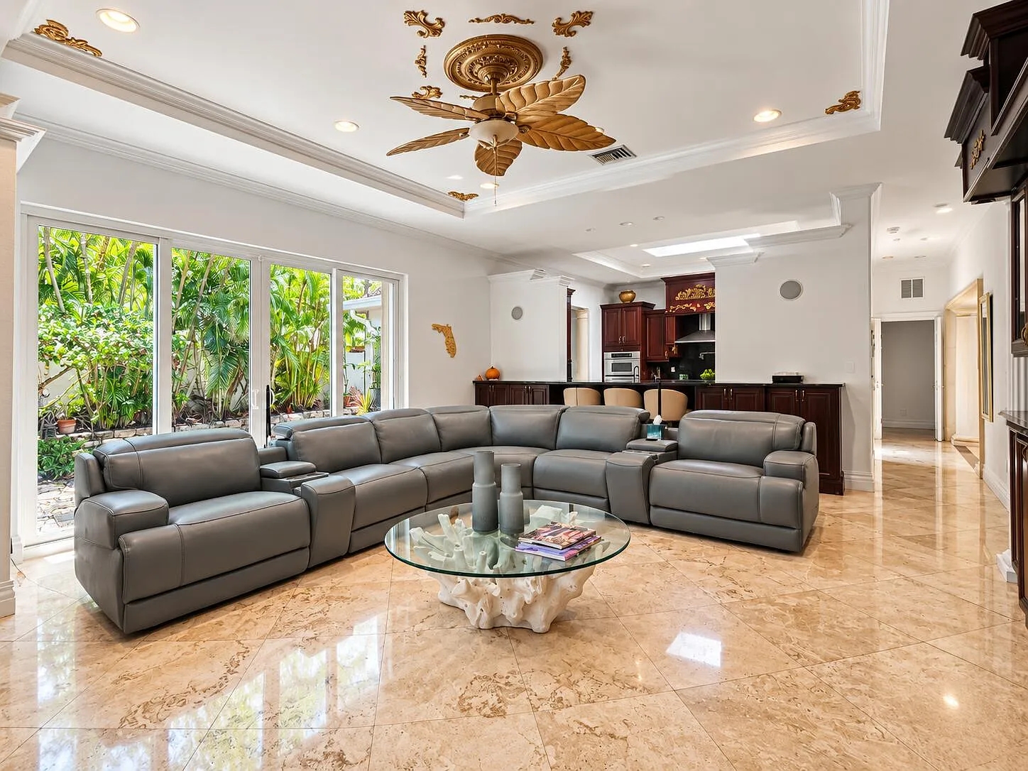 3 bed, 3.0 bath, 2887 sqft, $11,000 — Photo 4