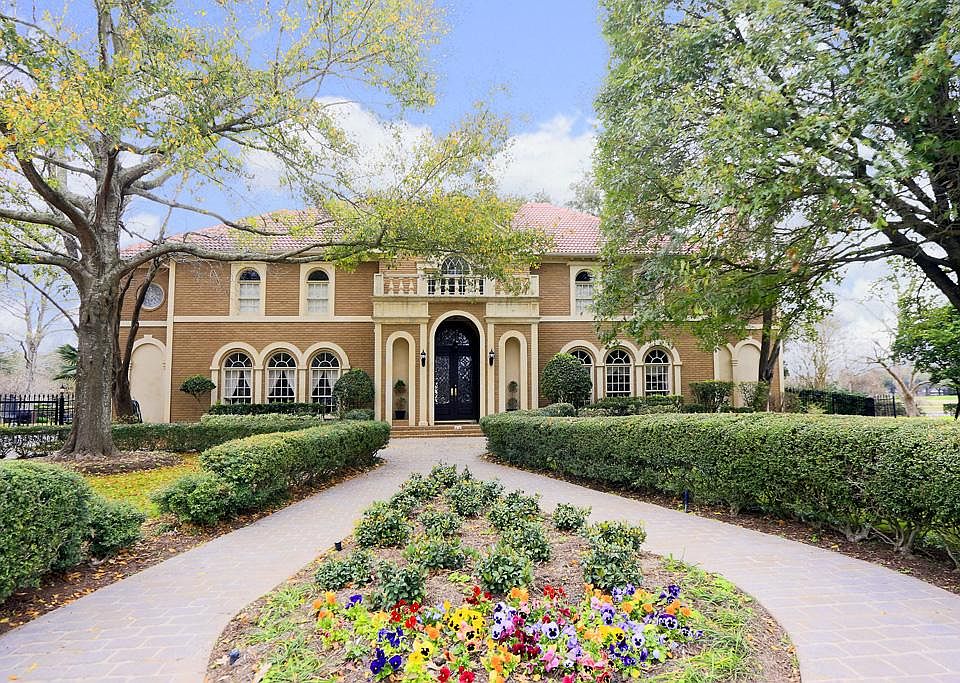 11 SAINT PETERS WALK...Extraordinary custom built estate. Quiet brick paved street. Golf course , an