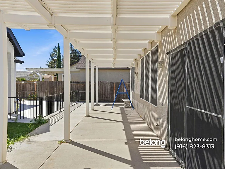 1714 Nicol Way — Photo 4