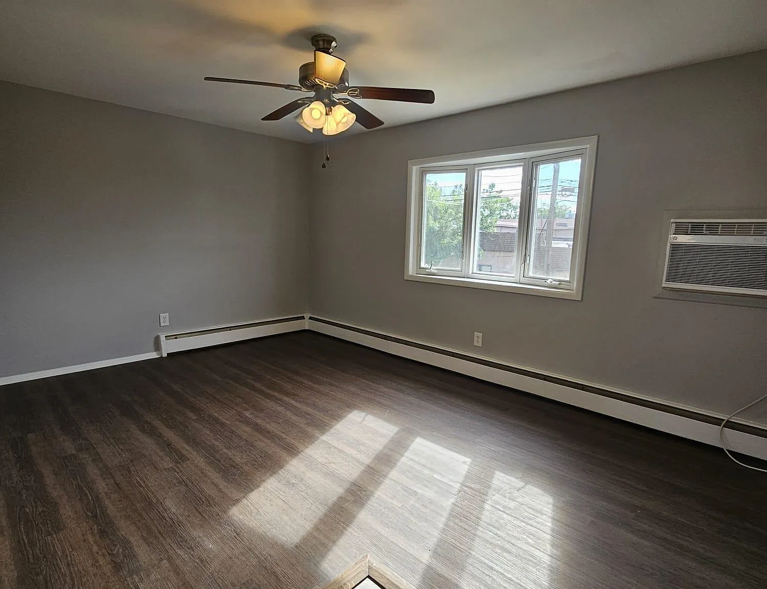 3 bed, 1.0 bath, $3,000 — Photo 4
