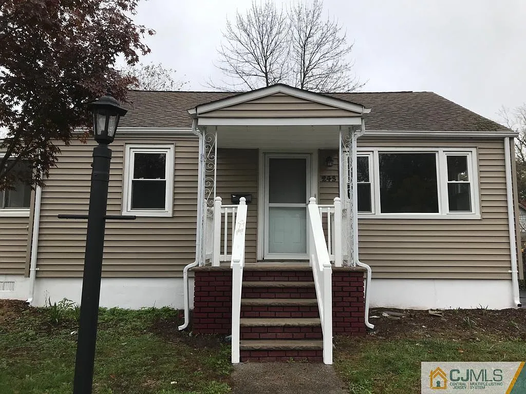 243 Gertrude Ter photo 1