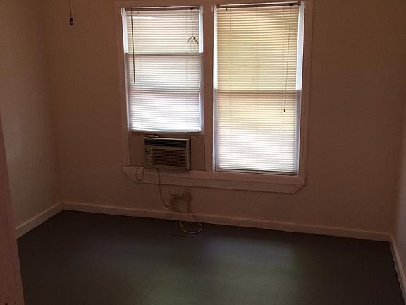 4th image of 317 Arlington Ct APT 2