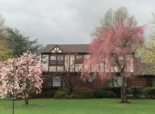 2 Frieda Ln, Kendall Park, NJ 08824