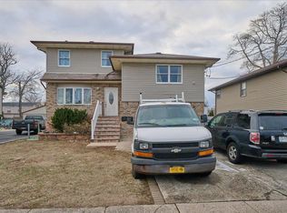 231 New York Ave, Westbury, NY 11590