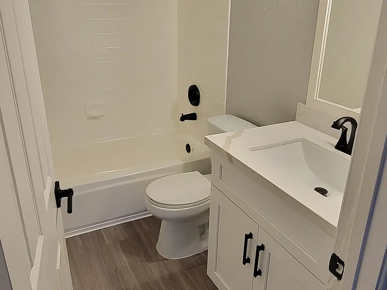 Catalina Gardens Apartments — Photo 9