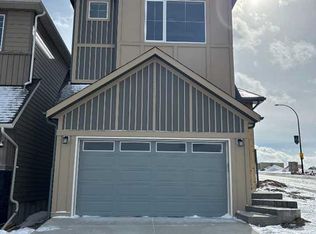 695 S Buffaloberry Mnr SE, Calgary, AB T3M4A4