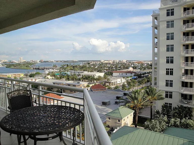 Living room balcony view of the intercostal.