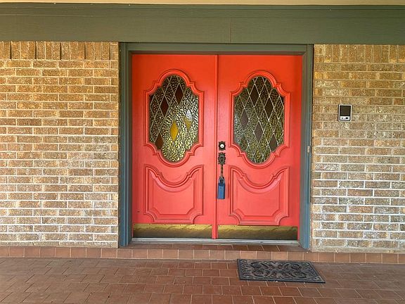 3rd image of 1341 Canterbury Dr
