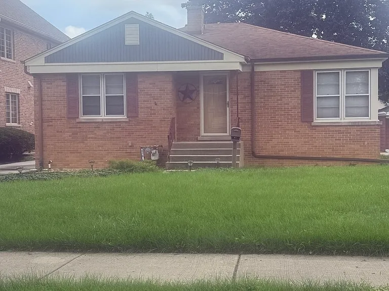 479 N Elm Ave — Photo 1