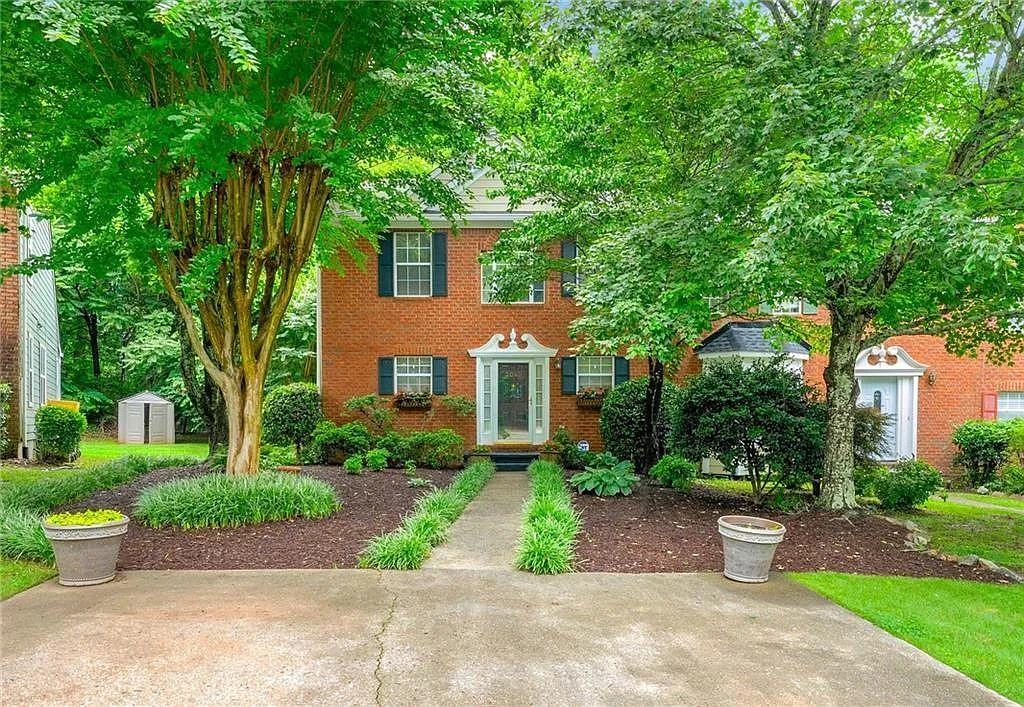 3 bed, 2.0 bath, 1549 sqft, $2,000 — Photo 1