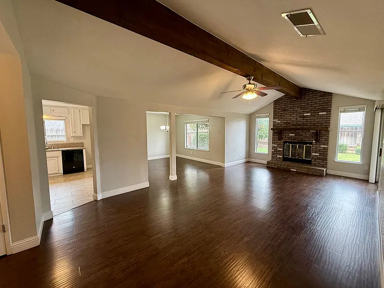 1405 Fransen Ln — Photo 10