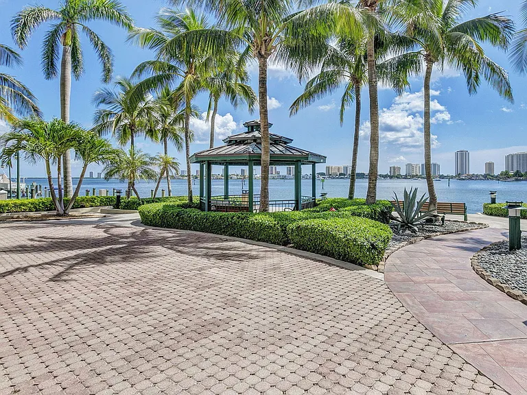2640 Lake Shore Dr #1716 — Photo 55