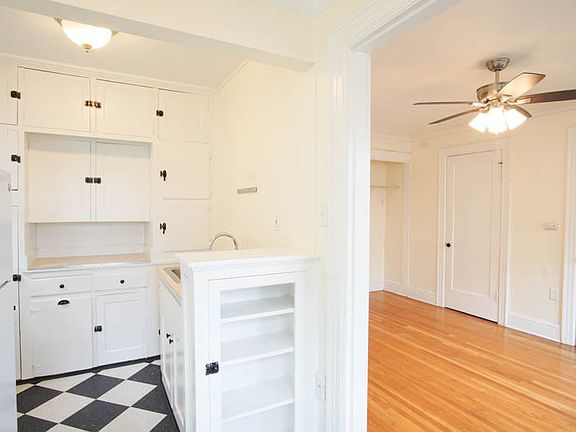 5th image of 2136 NW Johnson St #205