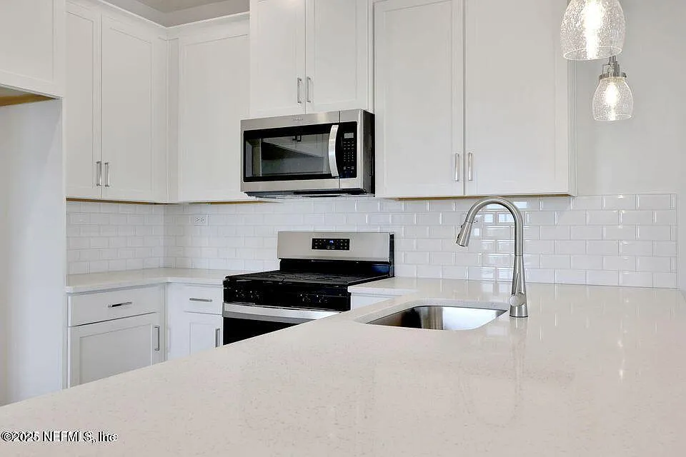 3 bed, 2.5 bath, 1445 sqft, $2,025 — Photo 4
