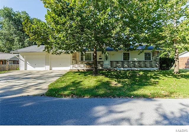 1st image of 1081 Meadowbrook Dr