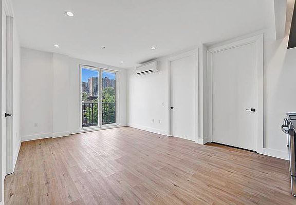 4th image of 2175 Bergen St #4I