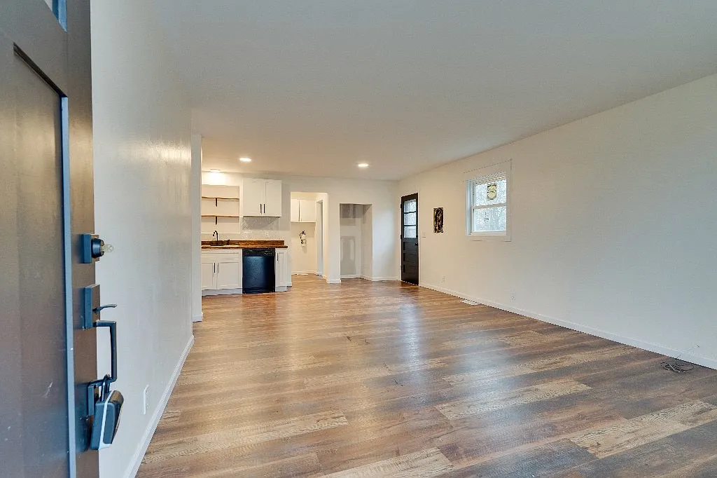 4 bed, 1584 sqft, $2,350 — Photo 2