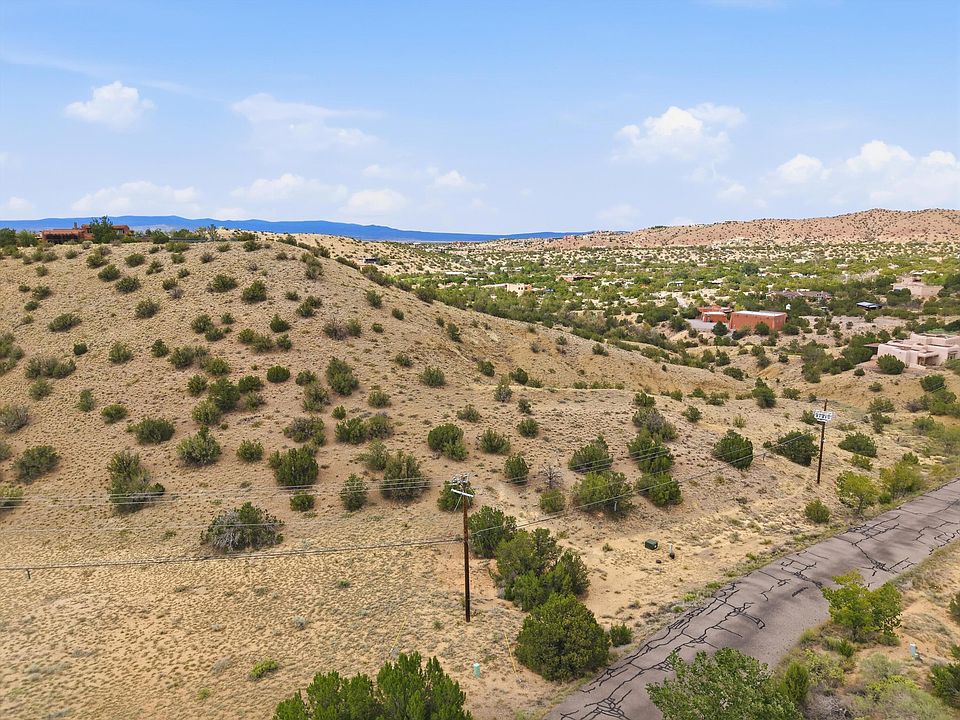 1st image of Calle Arbolitos