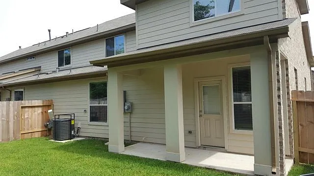 Bavaria Townhomes — Photo 3