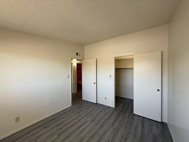 820 E Maryland Ave #13 — Photo 10