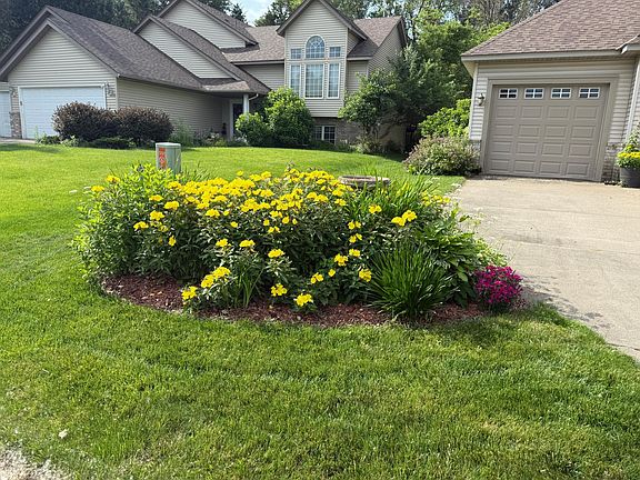 4th image of 638 Oakwood Dr