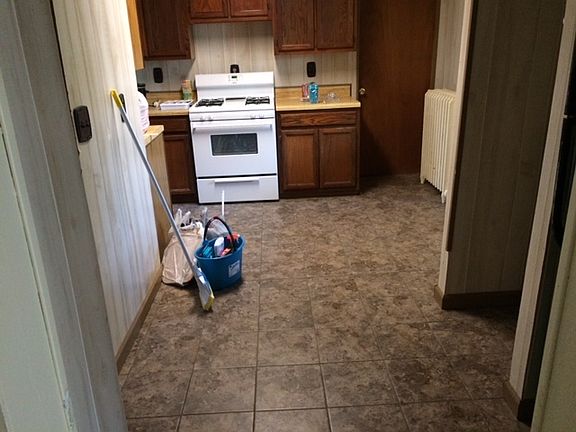 4th image of 218 William St #2