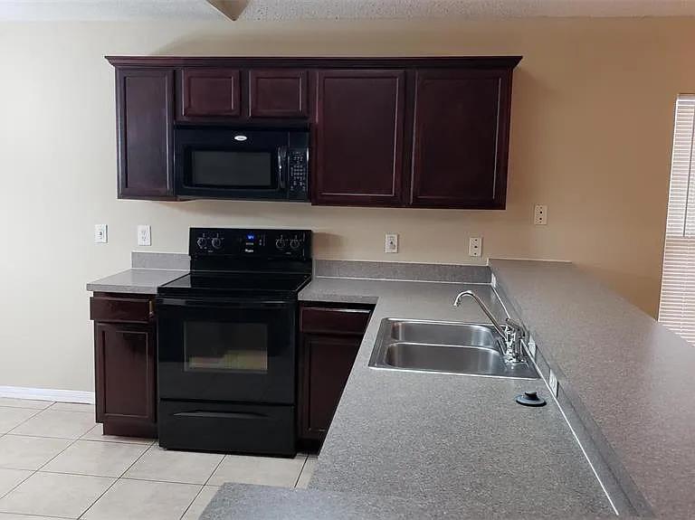 636 Majesty Dr — Photo 3