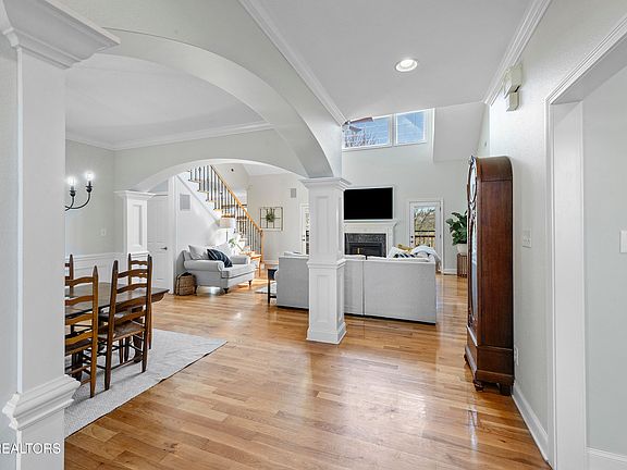3rd image of 6736 Ingleside Ln