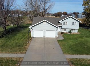 4028 W Greenwood Dr, Grand Island, NE 68803