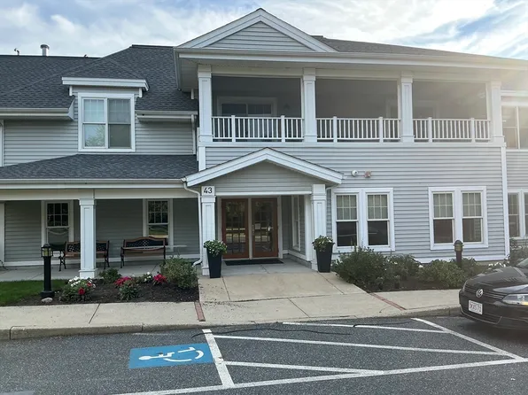 43 Kendall Ave APT G03, Sherborn, MA 01770