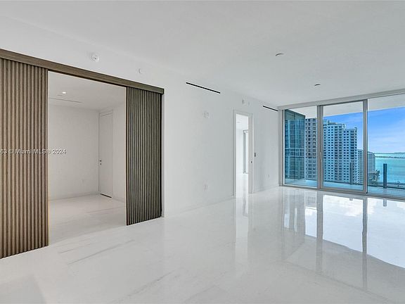4th image of 300 Biscayne Boulevard Way #21