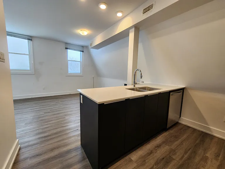 444 Cambridge St S — Photo 5