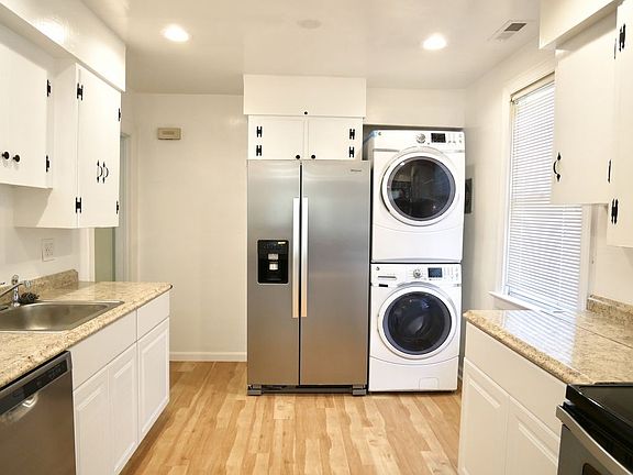 3rd image of 6409 Fitzhugh Ave