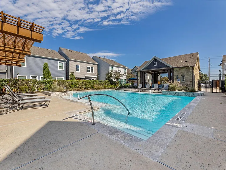 10930 Brambling Wood Dr — Photo 46