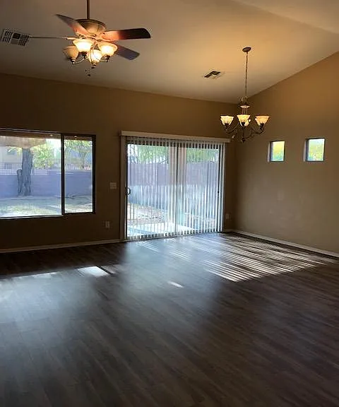 802 S 112th Ave — Photo 5