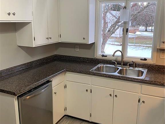 5th image of 301 Washburn Dr