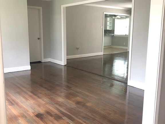 4th image of 2307 Mockingbird Ln